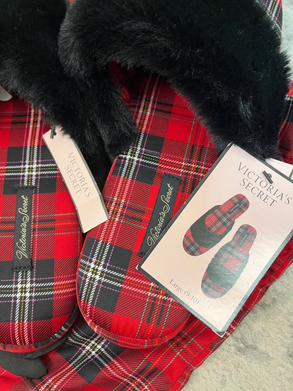 VICTORIA’S SECRET BUNDLE BLACK RED PLAID TOTE SLIPPERS NWT KNIT TOP PANTS SZ MD - Picture 7 of 16